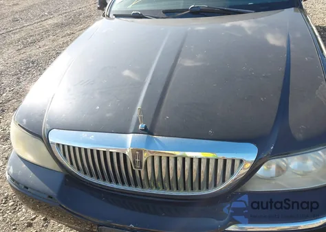 2008 Lincoln Town Car Signature Limited из США, поврежденный, VIN 2LNHM82V58X652779